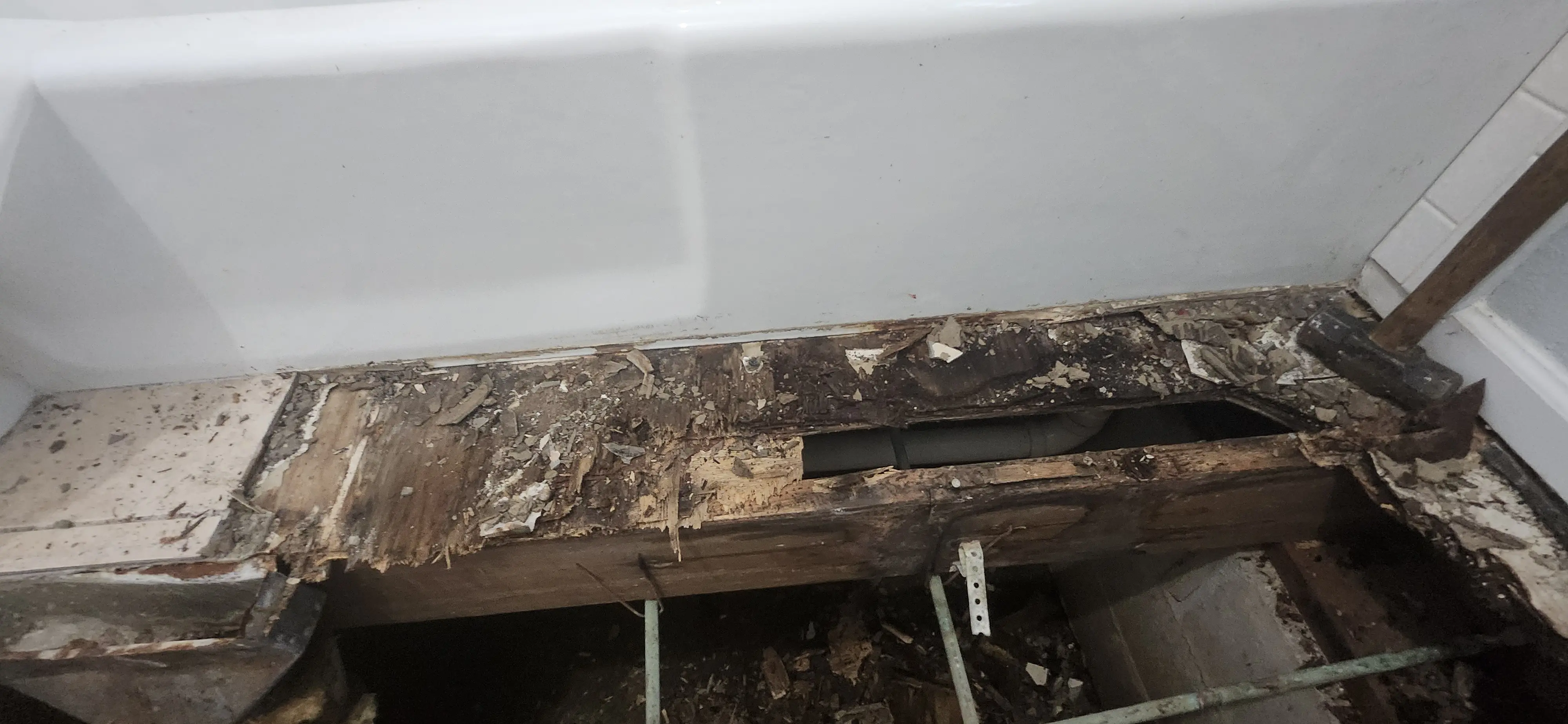 Picture showing the wood under the tub area