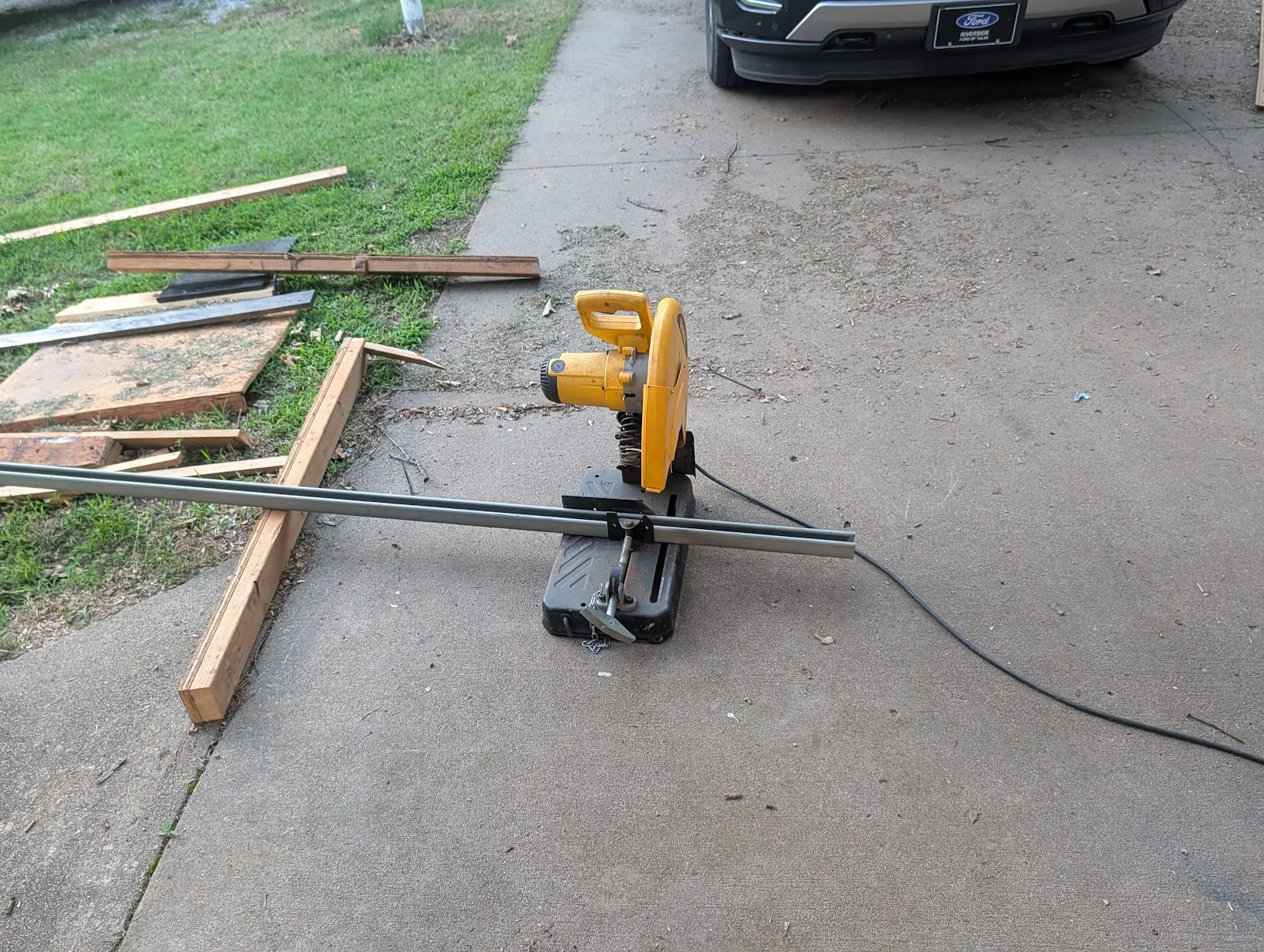 Dewalt abrasive chopsaw cutting short sections of unistrut on the driveway