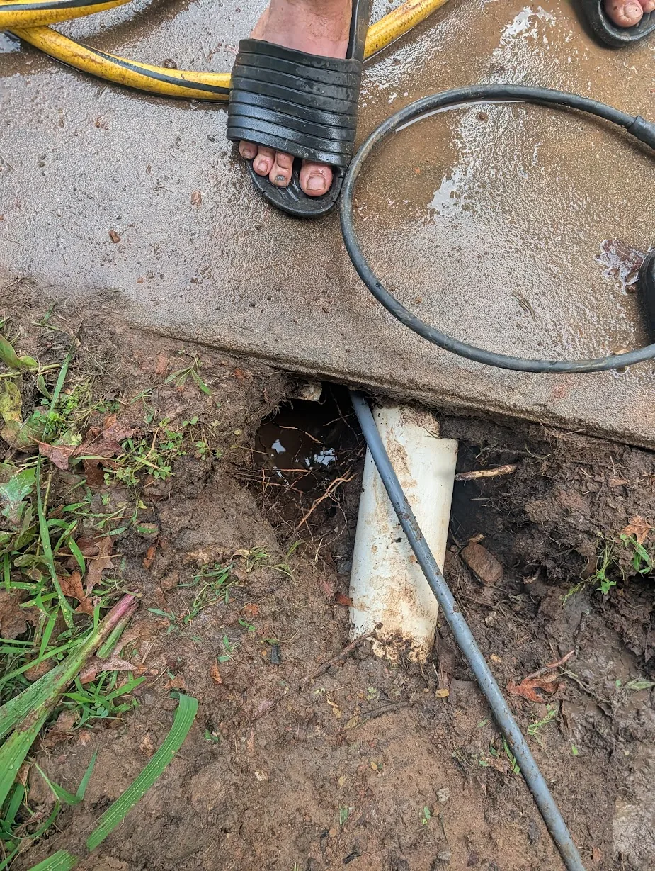 Sidewalk tunnel fully blasted out with the new pressure washer