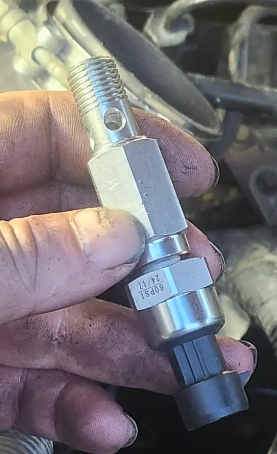 Image showing the new banjo bolt with the fuel pressure sensor installed